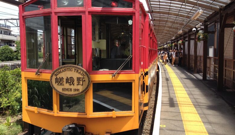 trolley train 1816081 1280
